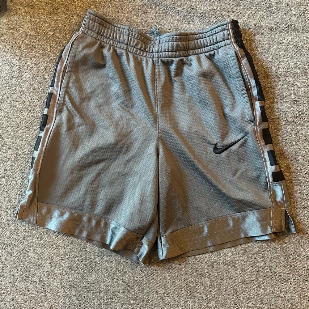 Nike youth shorts size M